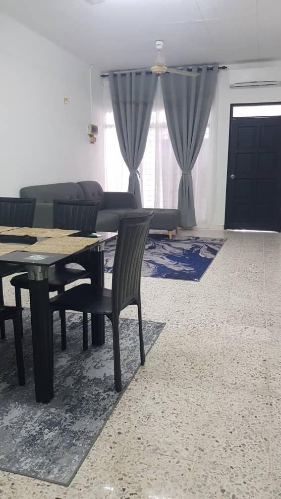 Aman 2 Senawang Musliim Only Rumah percutian Seremban